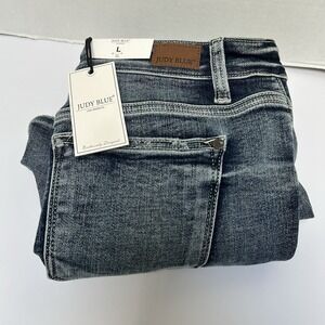 Judy Blue NWT Mid-Rise Distressed Denim Jean Shorts Size Large Style #15208